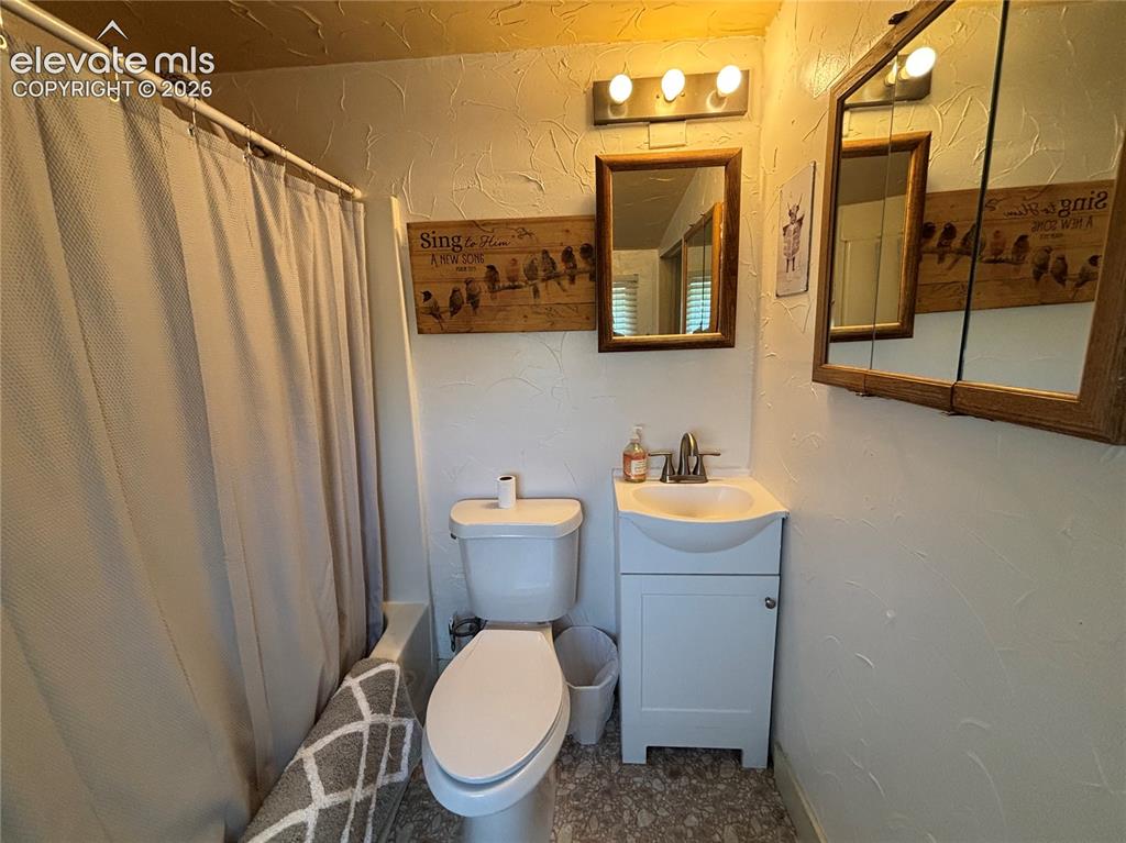 Image 20 of 26: Bathroom