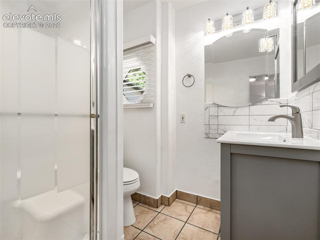 Image 16 of 26: Bathroom