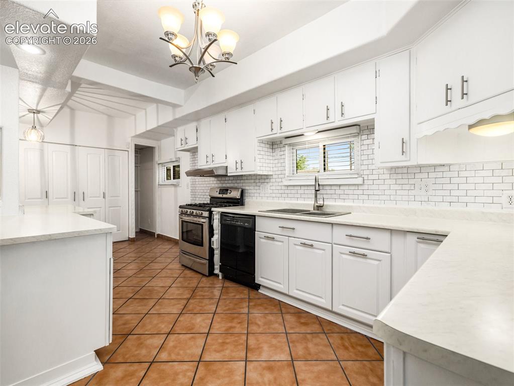 Image 6 of 26: Kitchen
