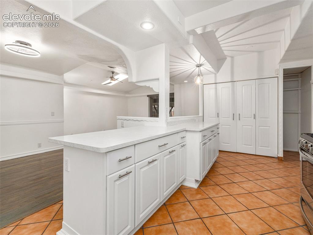 Image 7 of 26: Kitchen