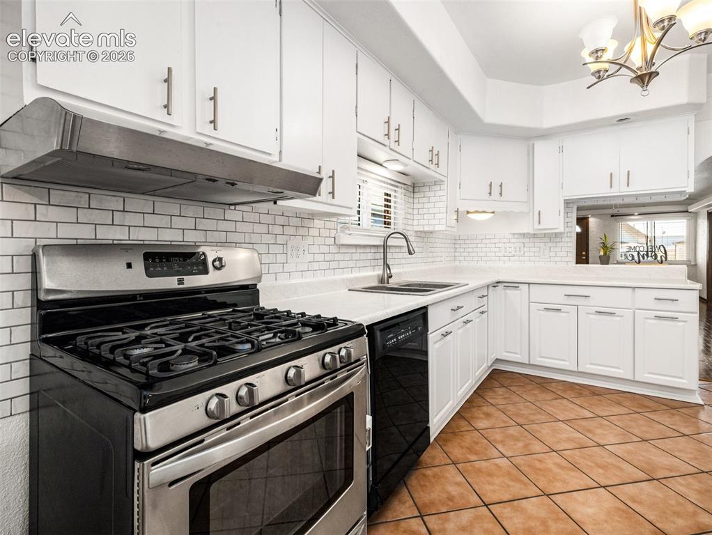 Image 9 of 26: Kitchen