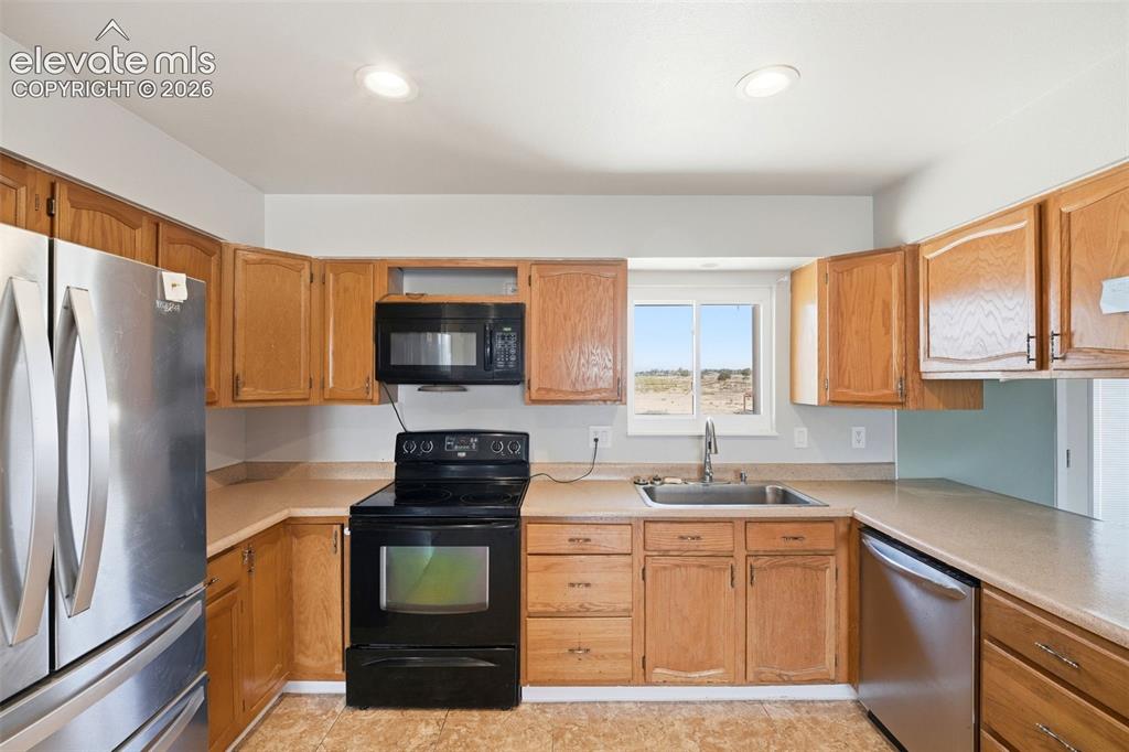 Image 8 of 35: Kitchen