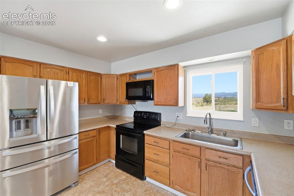 Image 9 of 35: Kitchen