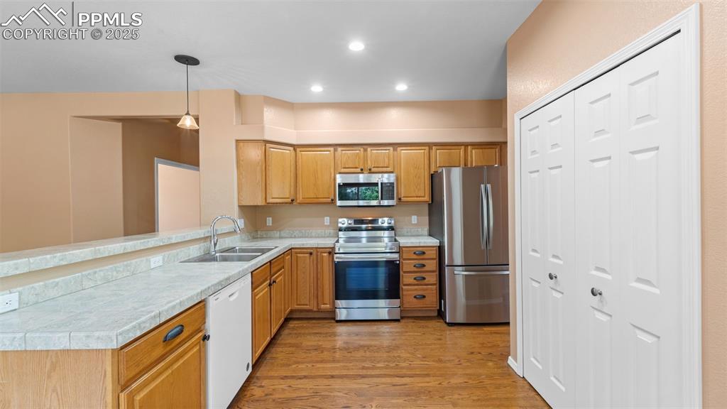 Image 28 of 50: Kitchen with appliances