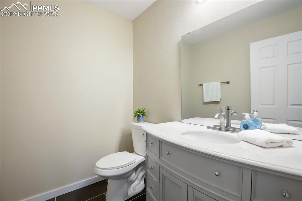 Image 14 of 37: Main level guest 1/2 bath 