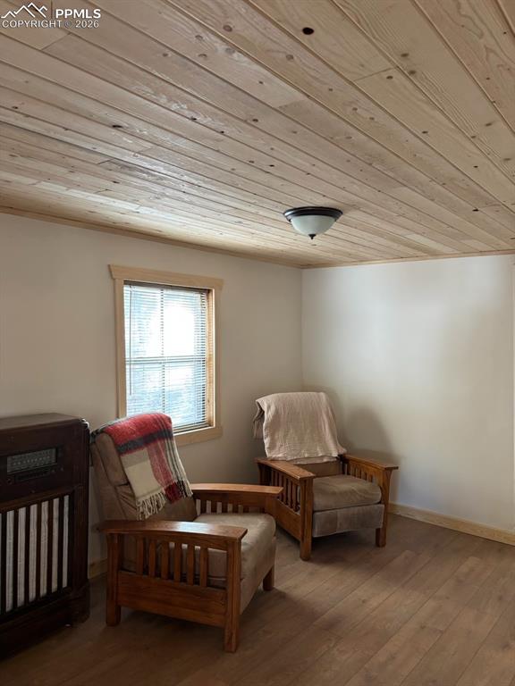 Image 20 of 41: Sitting Room