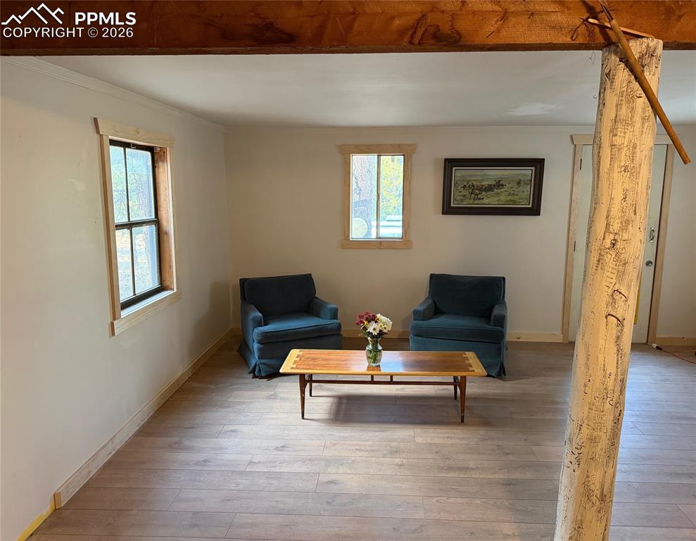 Image 27 of 41: Sitting Room