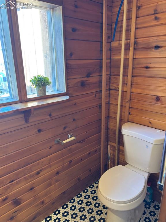 Image 28 of 41: Bathroom