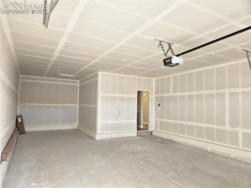 Image 10 of 26: Garage