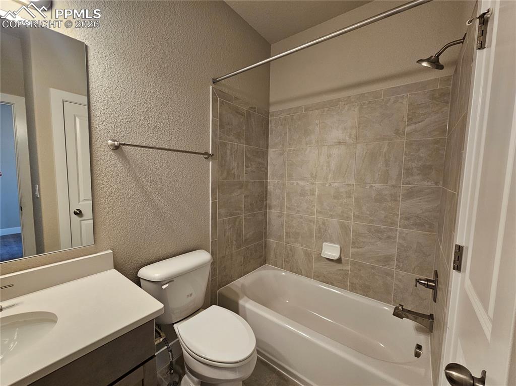 Image 7 of 26: Bathroom