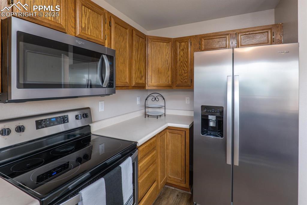 Image 5 of 26: Plenty of cabinetry and counter space for food prep and storage.