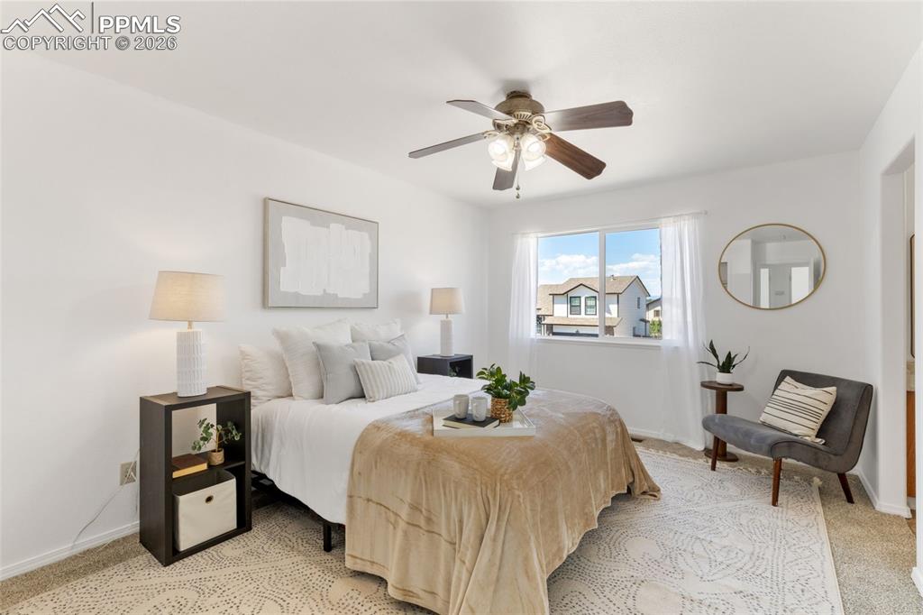 Image 16 of 35: Bedroom