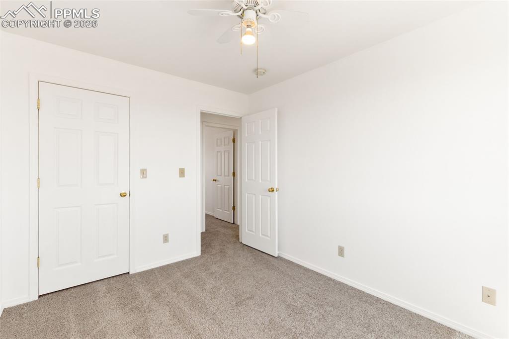 Image 26 of 35: Bedroom