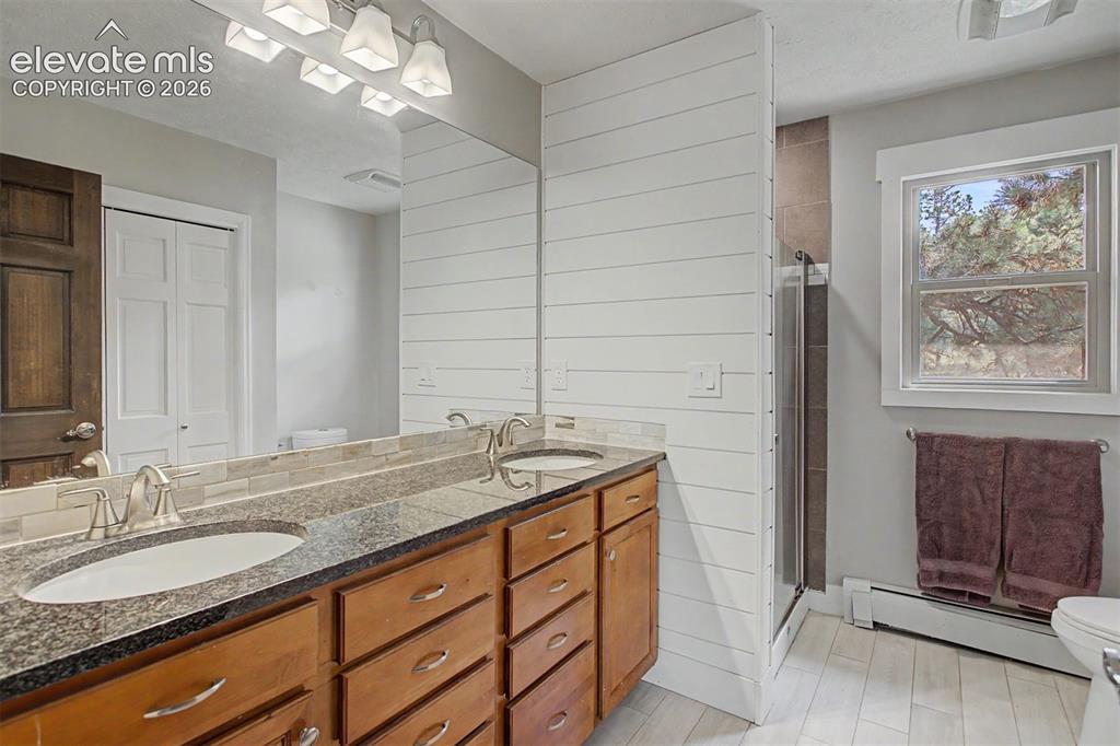 Image 17 of 49: Bathroom
