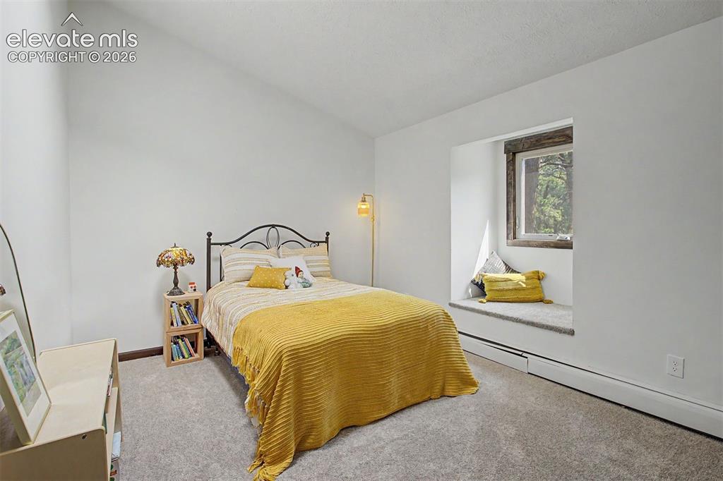 Image 19 of 49: Bedroom