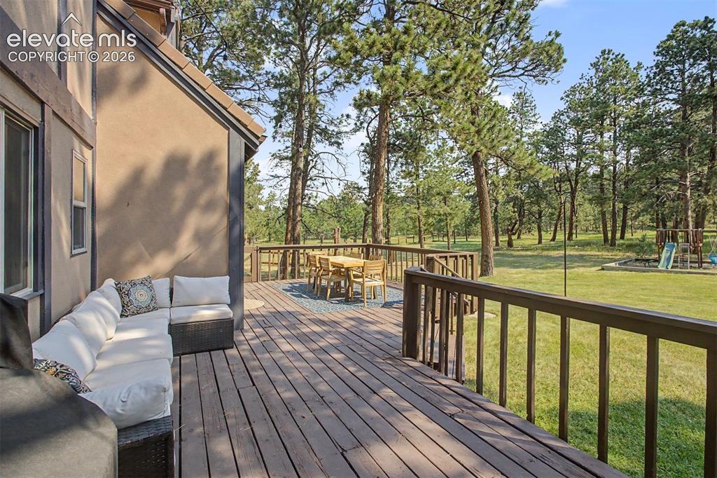 Image 48 of 49: Deck