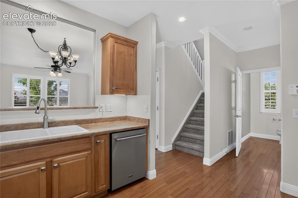 Image 17 of 42: Kitchen