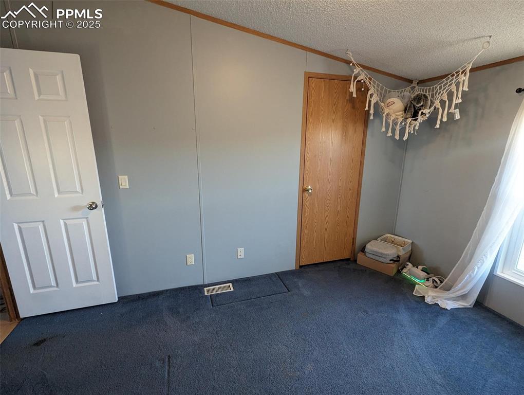 Image 10 of 25: Bedroom