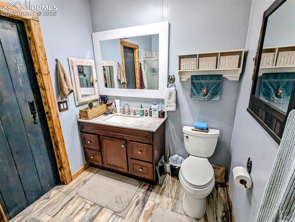 Image 18 of 25: Bathroom