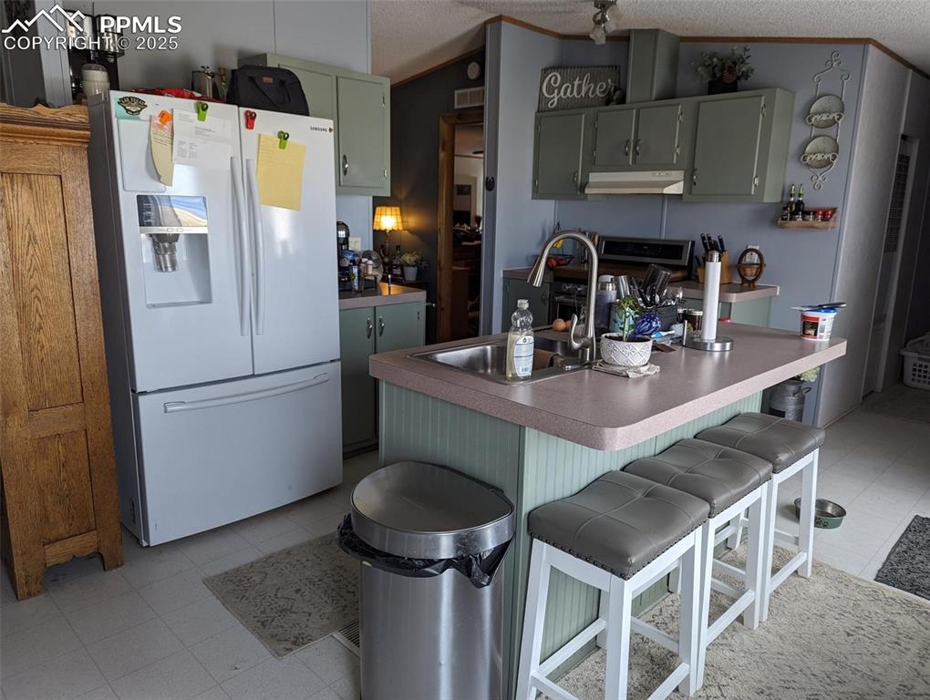 Image 2 of 25: Kitchen