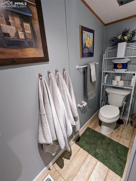 Image 23 of 25: Bathroom