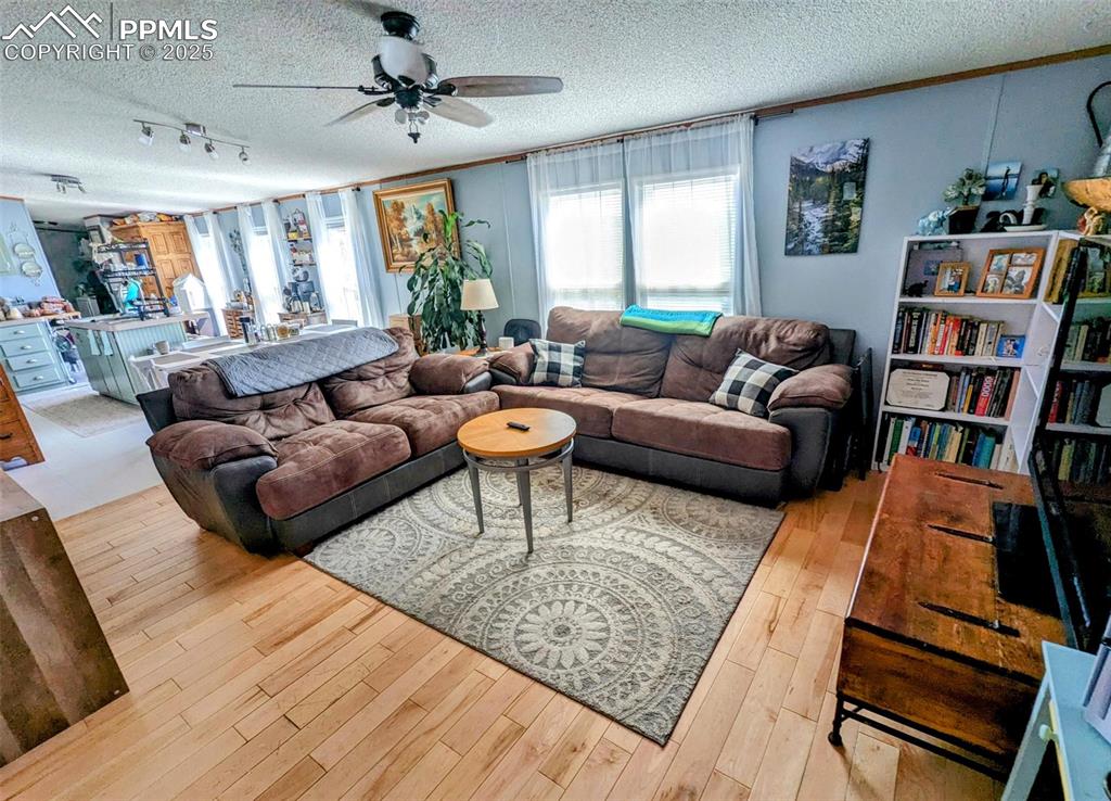 Image 8 of 25: Living Room