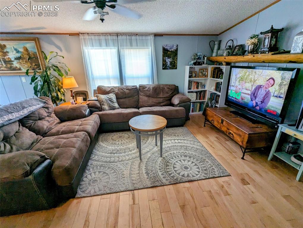 Image 9 of 25: Living Room