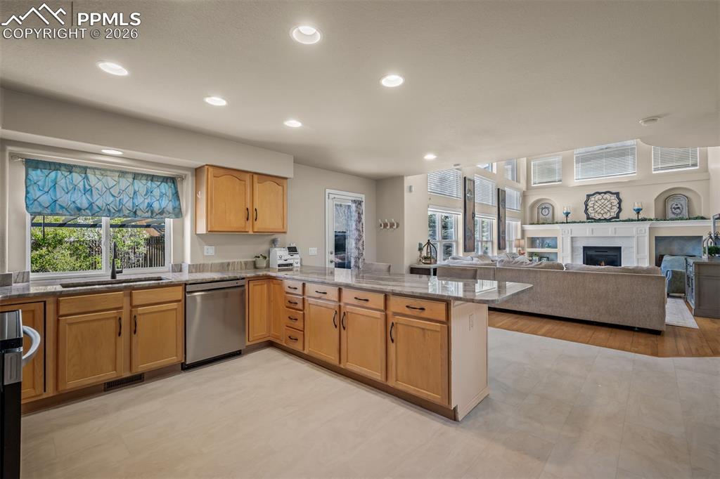 Image 10 of 49: Kitchen