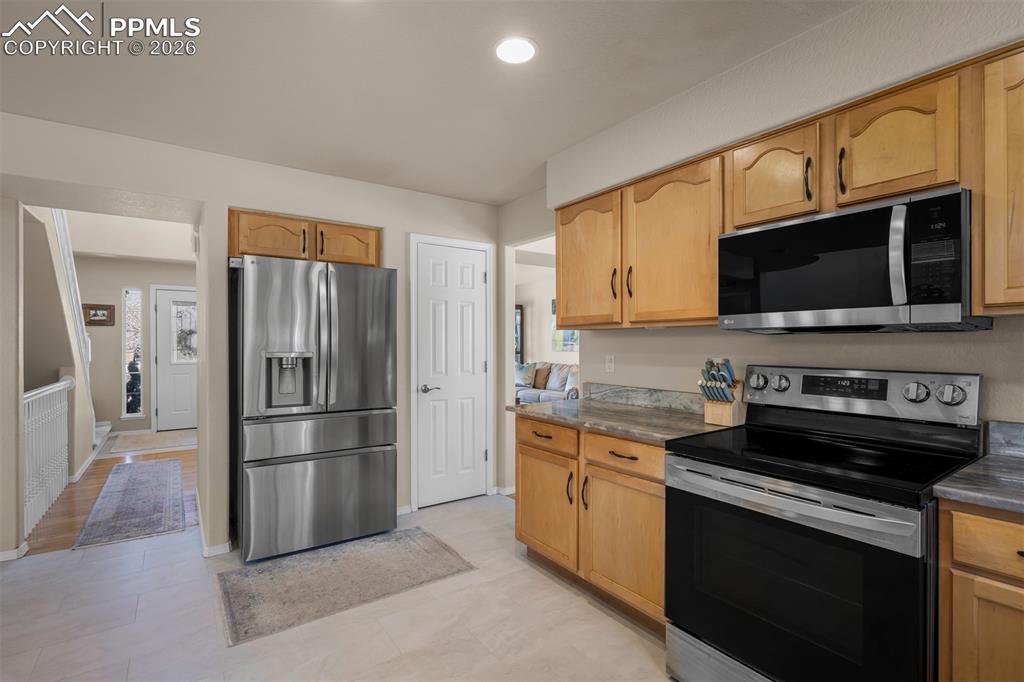 Image 15 of 49: Kitchen