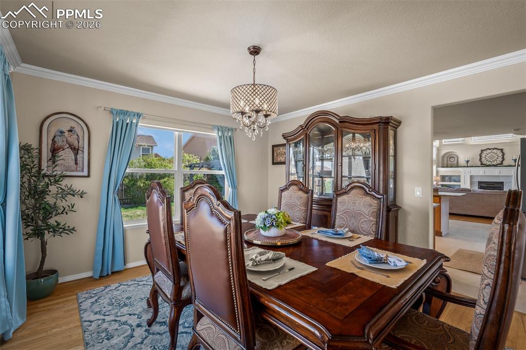 Image 16 of 49: Dining Area