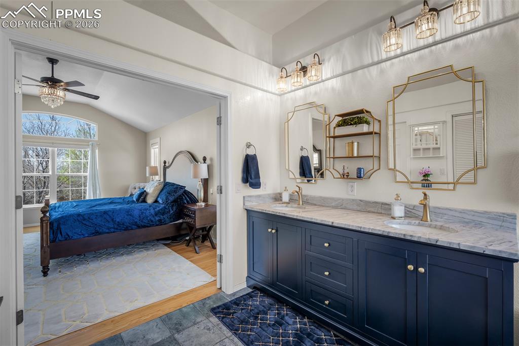 Image 27 of 49: Bathroom