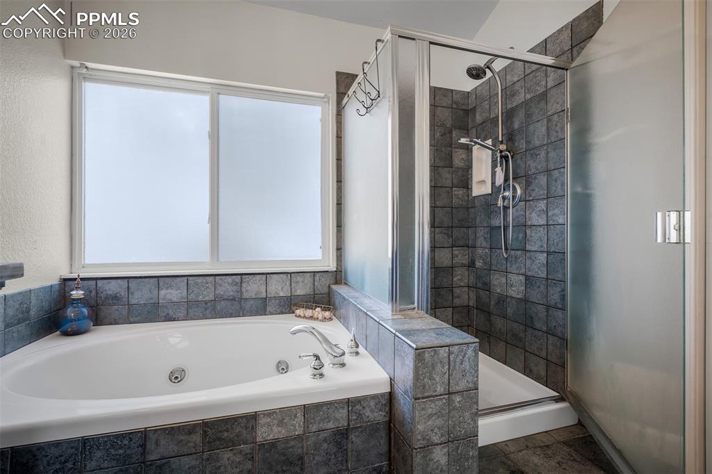 Image 28 of 49: Bathroom