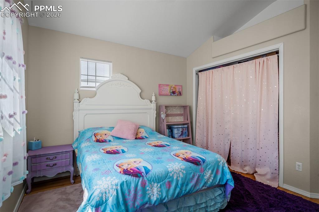 Image 33 of 49: Bedroom