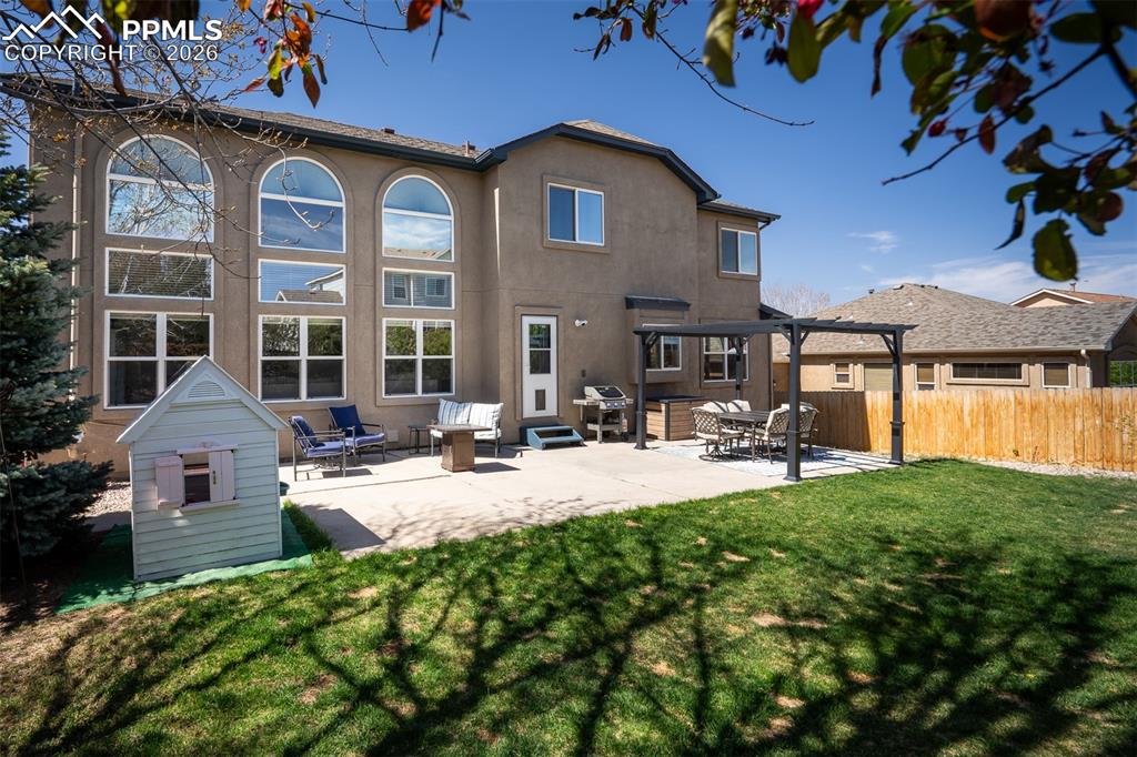 Image 40 of 49: Back of Structure