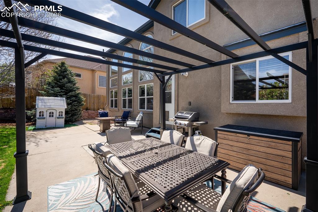 Image 41 of 49: Patio