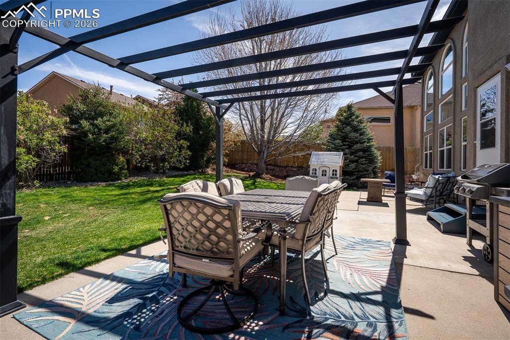 Image 43 of 49: Patio