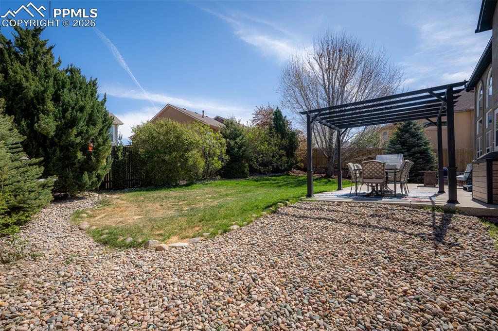 Image 46 of 49: Yard