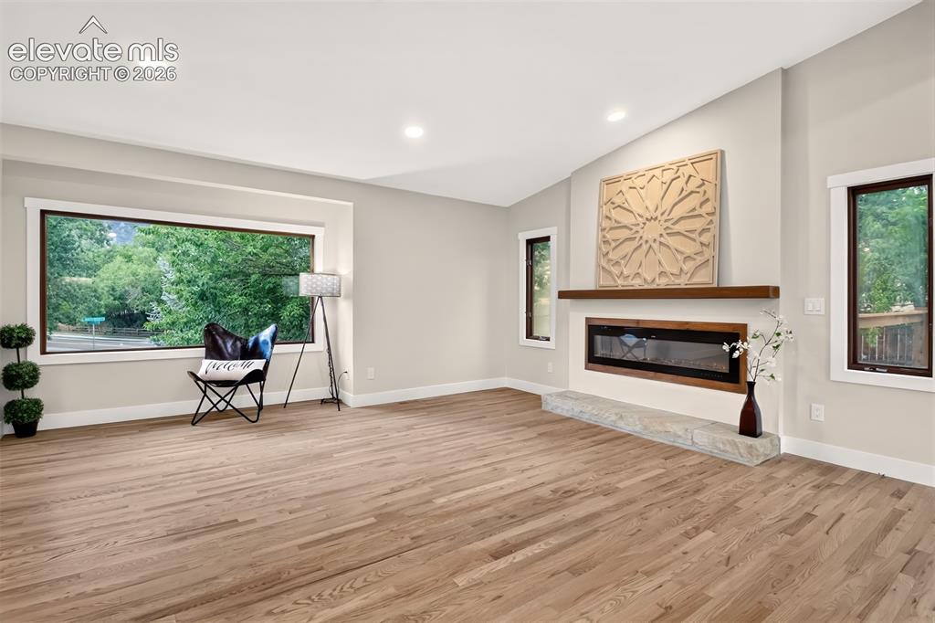Image 10 of 50: Living Room