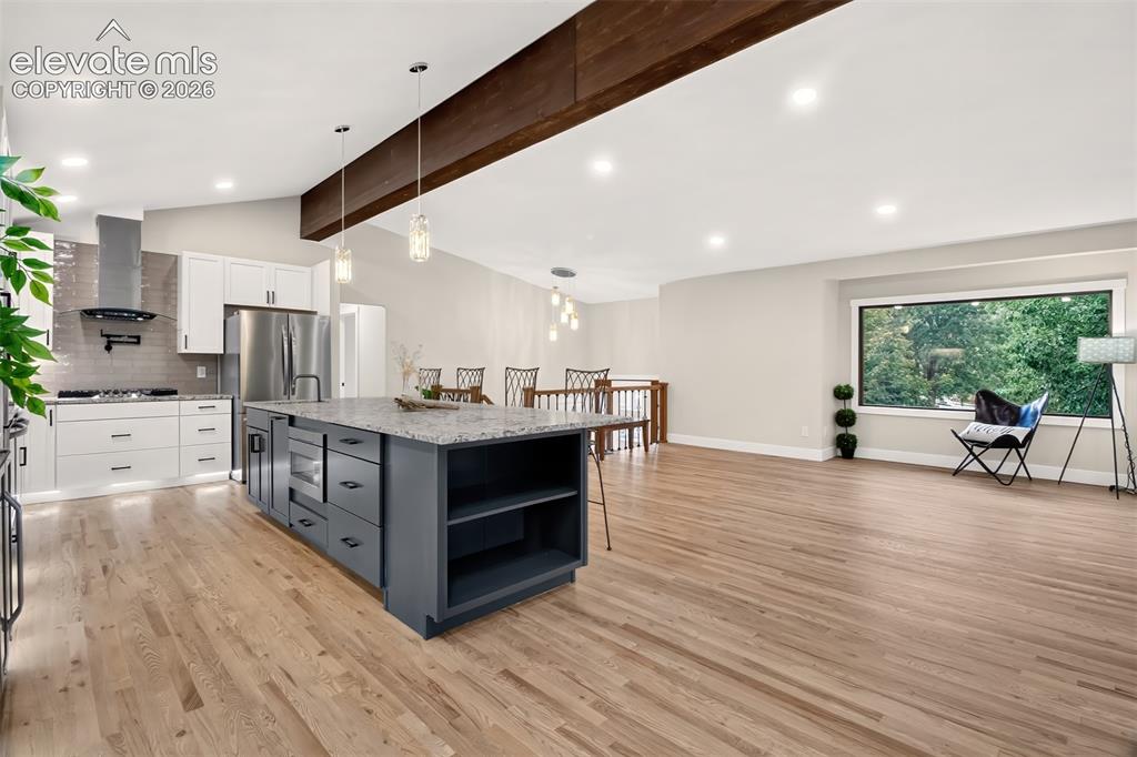 Image 11 of 50: Kitchen