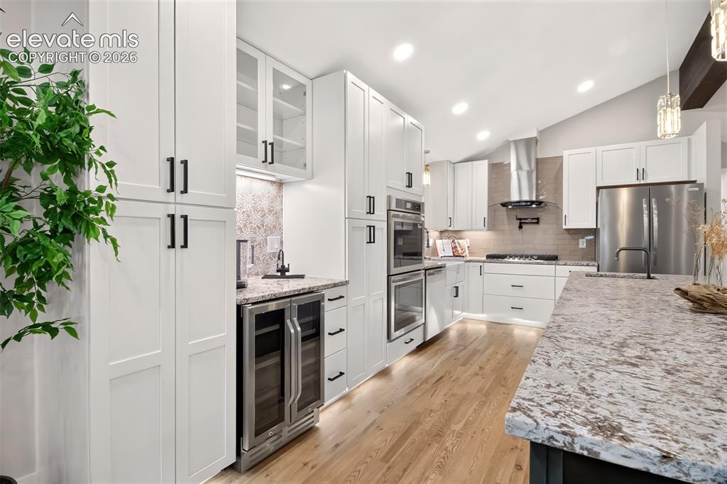 Image 12 of 50: Kitchen