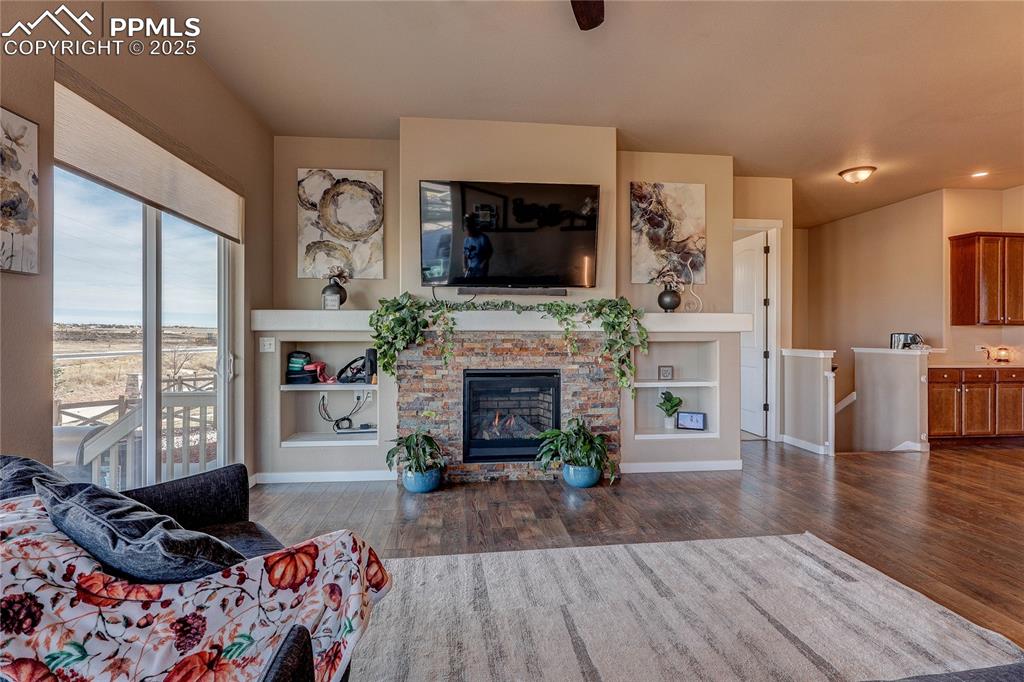 Image 11 of 49: Living Room