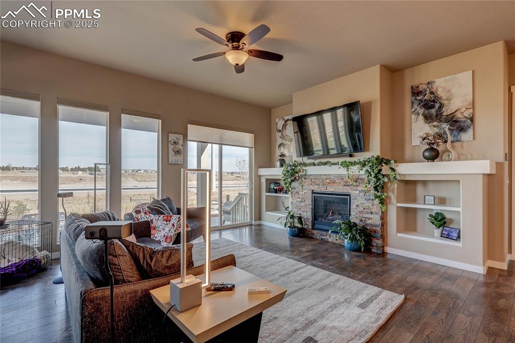 Image 12 of 49: Living Room