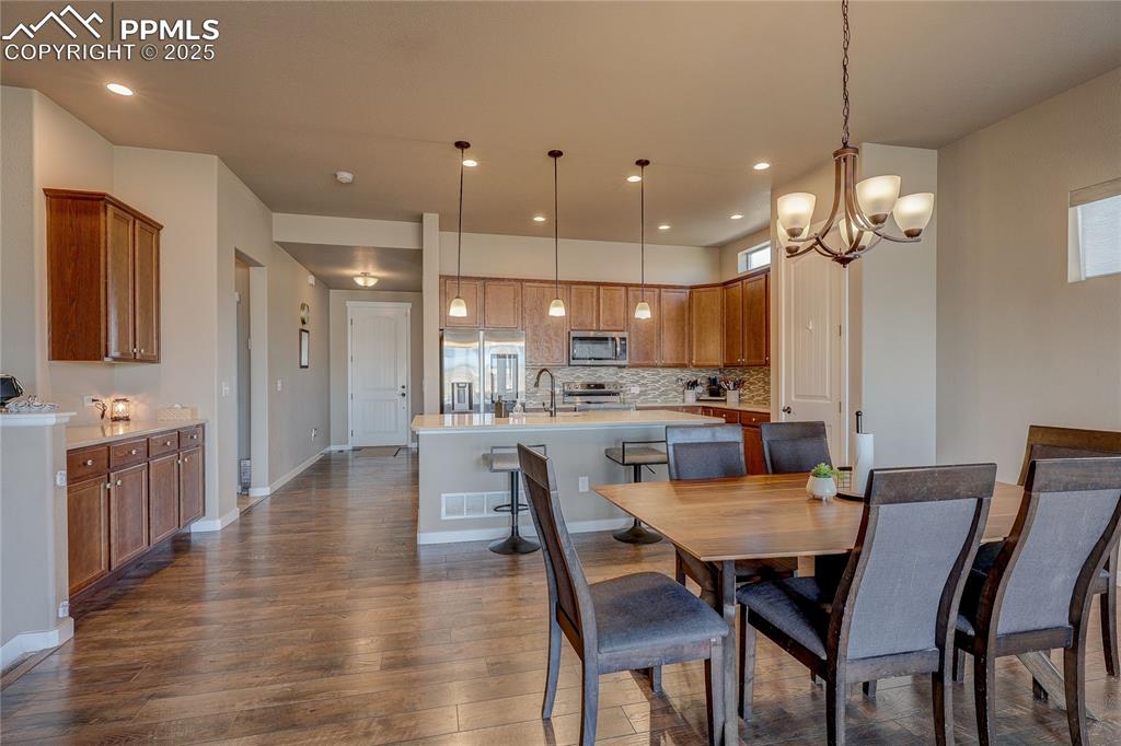 Image 13 of 49: Dining Area