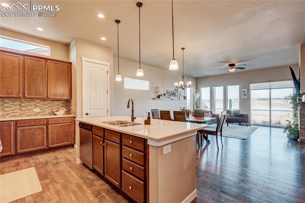 Image 5 of 49: Kitchen