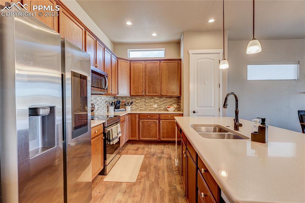 Image 6 of 49: Kitchen