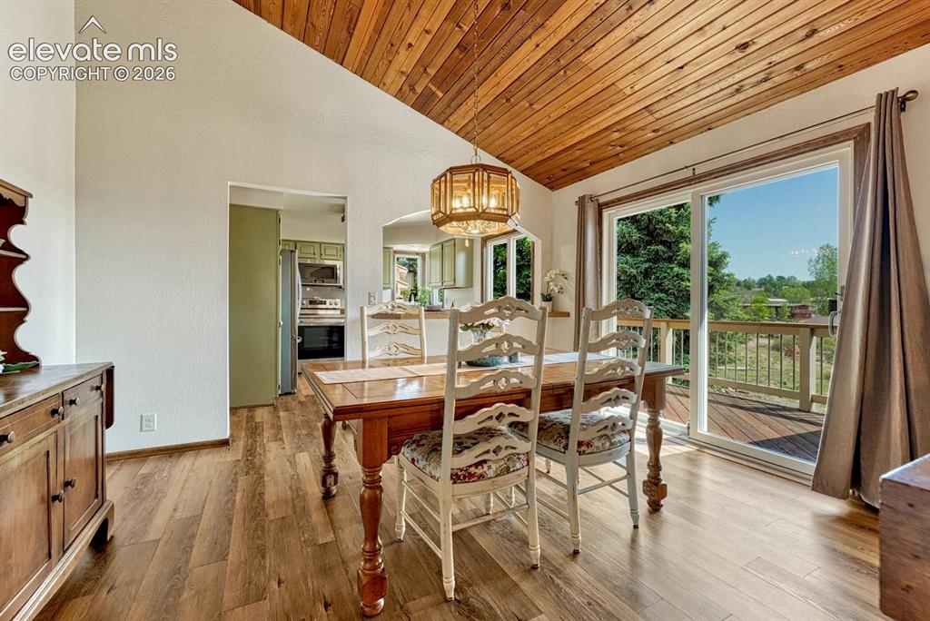 Image 13 of 50: Dining Area