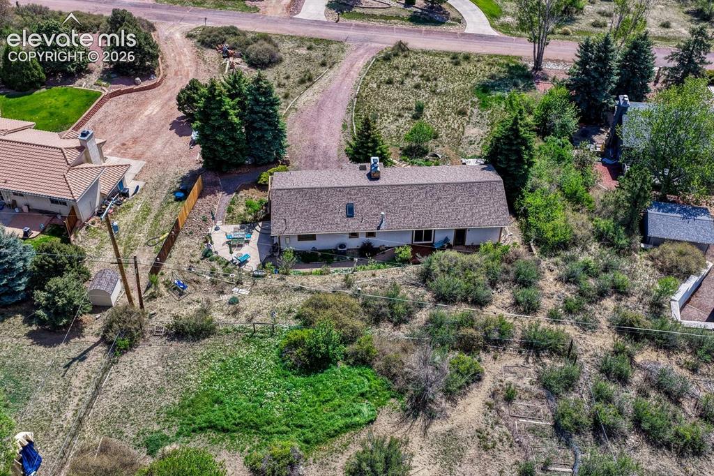 Image 5 of 50: 5-yr roof cert provided