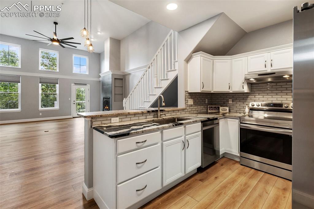 Image 15 of 44: Open concept for large gatherings