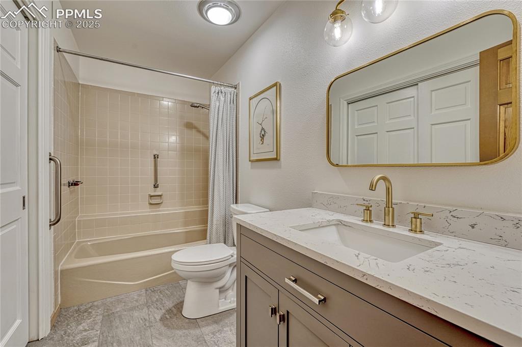 Image 21 of 49: Full Ensuite Bath in 2nd Main Level Bedroom Suite