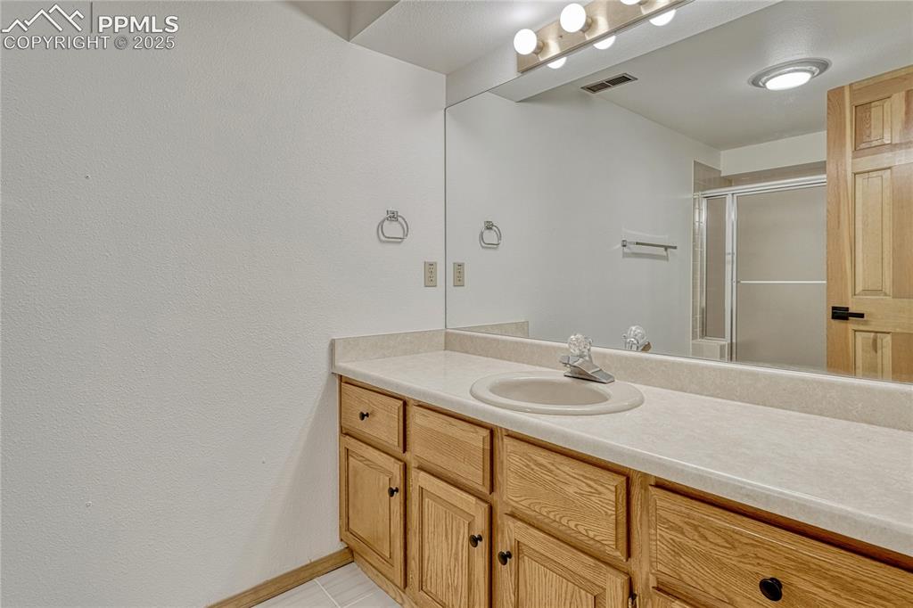 Image 36 of 49: Ensuite Bath off of 4th Bedroom